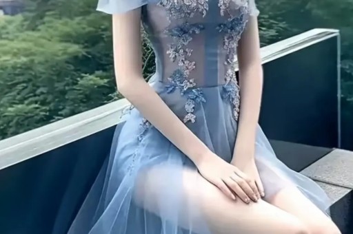 内娱女演员深夜溜进KTV陪酒姿态放低到尘埃