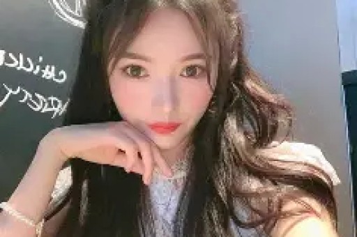 顶流网红翻车 白冰卸下网红滤镜道歉